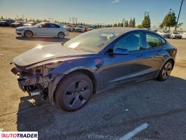 Tesla Model 3 - zobacz ofertę