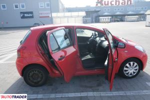 Toyota Yaris 2006 1.3 87 KM