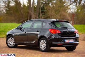 Opel Astra 2015 1.4 100 KM