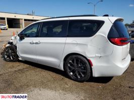 Chrysler Pacifica 2025 3