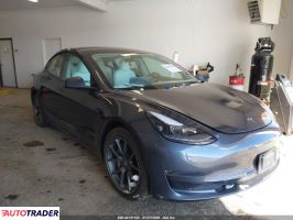 Tesla Model 3 - zobacz ofertę