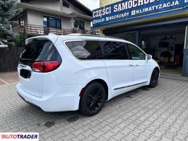 Chrysler Pacifica 2019 3.6 291 KM