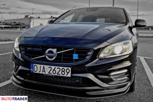 Volvo V60 2018 2.0 367 KM