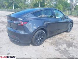 Tesla Model Y 2025