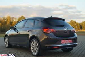 Opel Astra 2013 1.4 120 KM