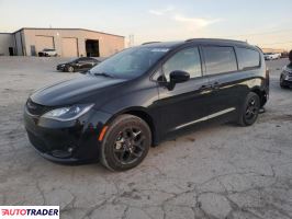 Chrysler Pacifica 2019 3