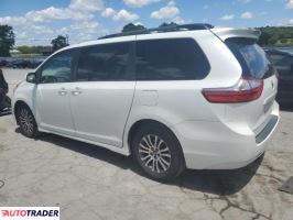 Toyota Sienna 2018 3