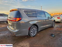 Chrysler Pacifica 2022 3