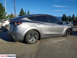 Tesla Model Y 2026