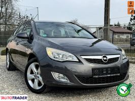 Opel Astra 2011 1.4 101 KM