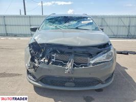 Chrysler Pacifica 2020 3