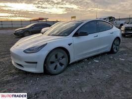Tesla Model 3 - zobacz ofertę