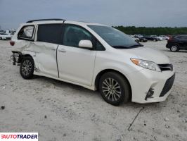 Toyota Sienna 2018 3