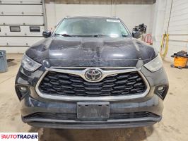 Toyota Highlander 2021 3