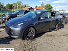 Tesla Model Y 2025