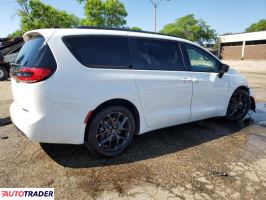 Chrysler Pacifica 2025 3