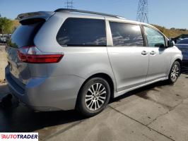 Toyota Sienna 2018 3