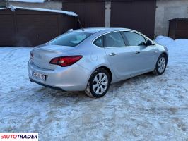 Opel Astra 2013 1.4 140 KM
