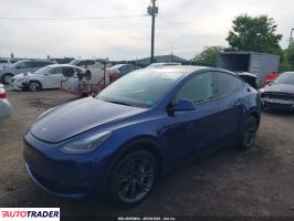 Tesla Model Y 2025