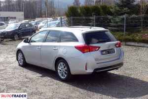 Toyota Auris 2014 1.4 90 KM