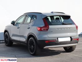 Volvo XC40 2024 2.0 160 KM