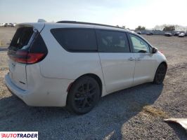 Chrysler Pacifica 2022 3