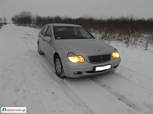 Mercedes 220 2000 2.1 143 KM Mercedes 220 2000 2.1 143 KM