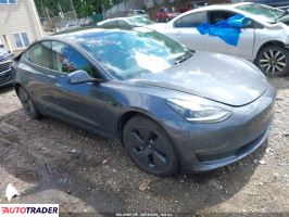 Tesla Model 3 - zobacz ofertę