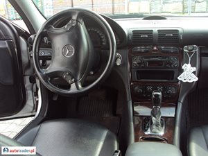 Mercedes 220 2003 2.2 143 KM Mercedes 220 2003 2.2 143 KM