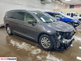 Chrysler Pacifica 2019 3