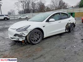 Tesla Model 3 - zobacz ofertę