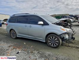 Toyota Sienna 2019 3