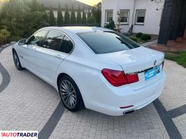 BMW 750 2012 4.4 407 KM