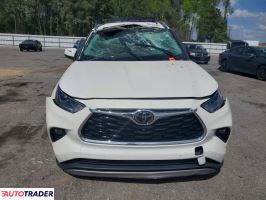Toyota Highlander 2021 3