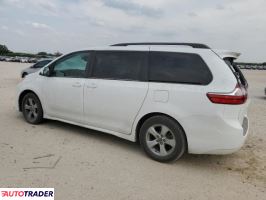 Toyota Sienna 2019 3