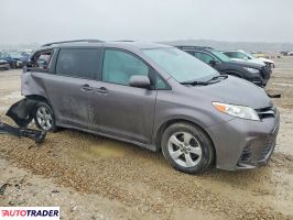 Toyota Sienna 2020 3