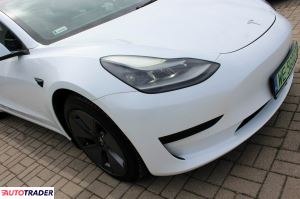 Tesla Model 3 2021 325 KM Tesla Model 3 2021 325 KM