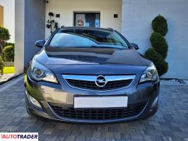 Opel Astra 2011 1.6 180 KM