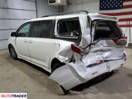 Toyota Sienna 2019 3