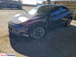 Tesla Model 3 - zobacz ofertę
