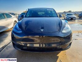 Tesla Model Y 2025