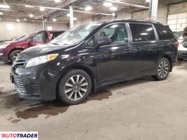 Toyota Sienna 2018 3