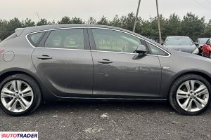 Opel Astra 2010 1.4 140 KM