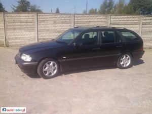 Mercedes 220 2001 2.2 125 KM Mercedes 220 2001 2.2 125 KM