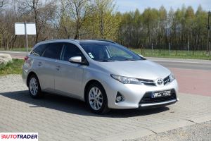 Toyota Auris 2014 1.4 90 KM