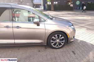 Chrysler Pacifica 2018 3.6 295 KM