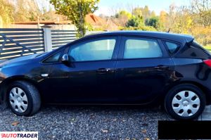 Opel Astra 2015 1.6 110 KM