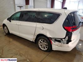Chrysler Pacifica 2023 3