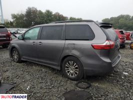 Toyota Sienna 2019 3