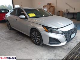 Nissan Altima - zobacz ofertę